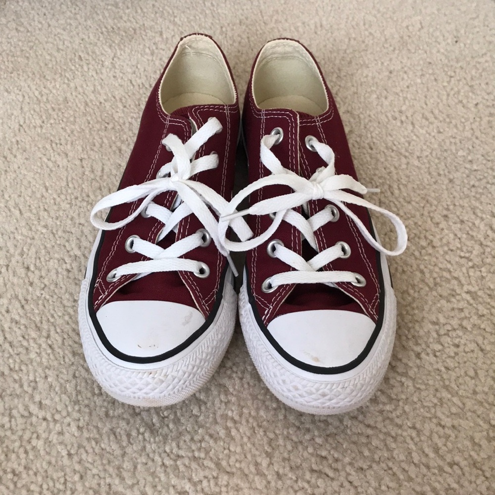 Maroon converse